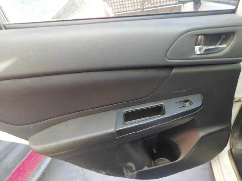 Guarnecido Puerta Trasera Izquierda para Subaru Xv
