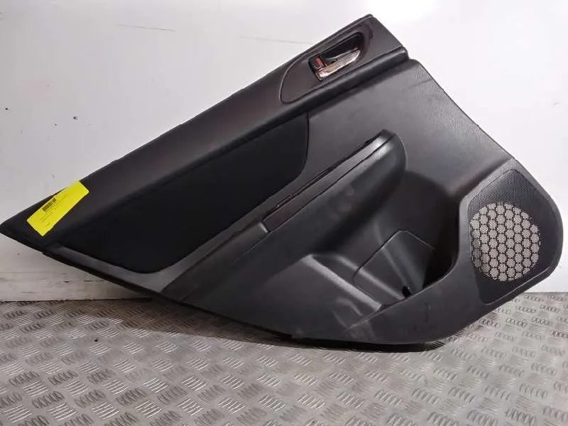 Guarnecido Puerta Trasera Izquierda para Subaru Xv