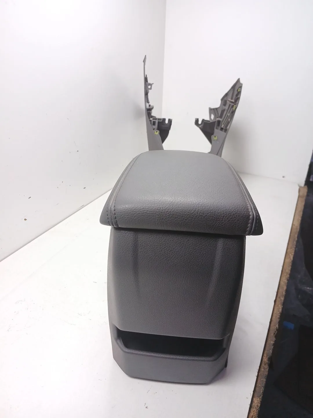 Apoyabrazos Central para Ford Focus Lim.