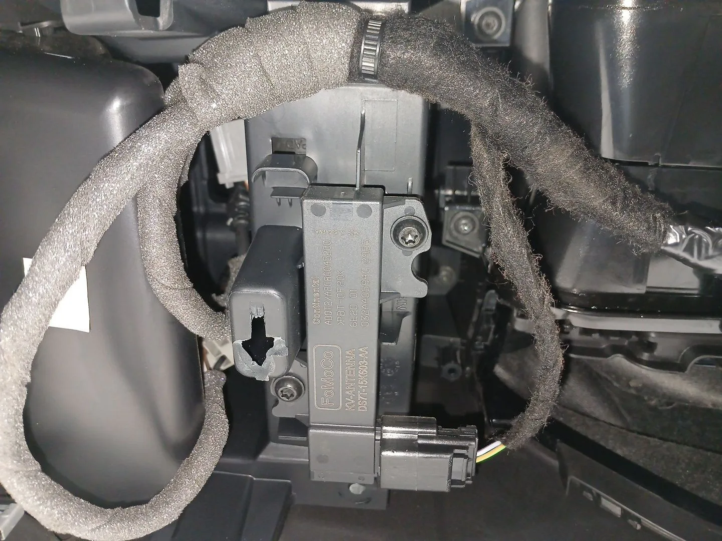 Apoyabrazos Central para Ford Focus Lim.