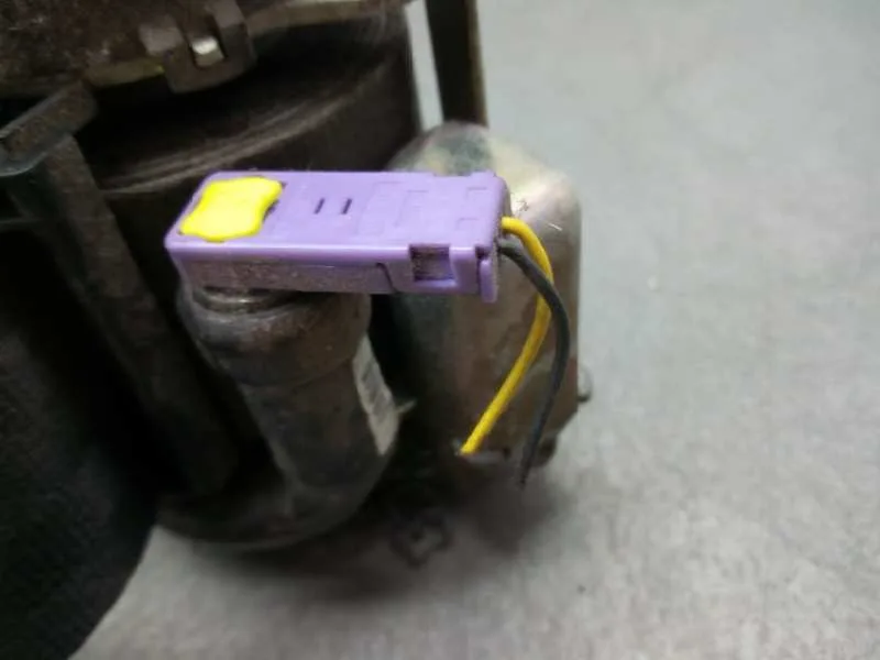 Pretensor Airbag Izquierdo para Skoda Suberb (3T4)