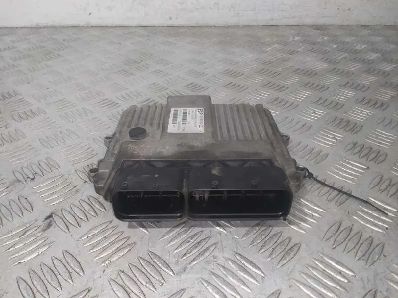 Centralita Motor Uce para Opel Corsa C