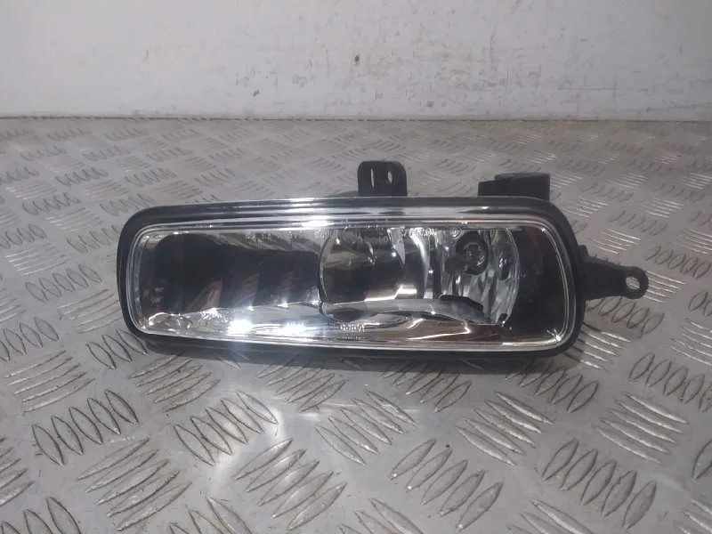 Faro Antiniebla Derecho para Ford Focus Lim.