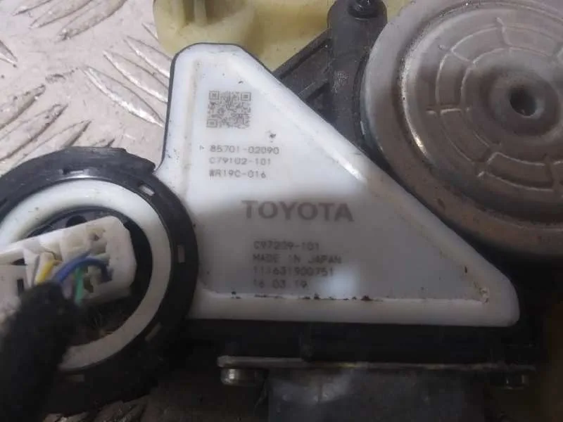 Elevalunas Trasero Izquierdo para Toyota Corolla (E21)