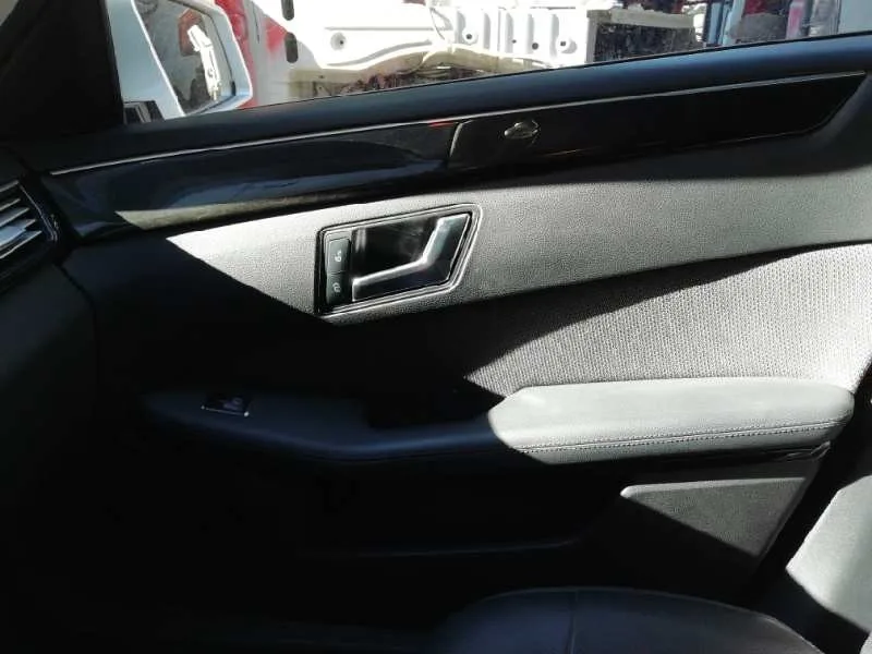 Guarnecido Puerta Delantera Derecha para Mercedes-Benz Clase E (W212) Lim.