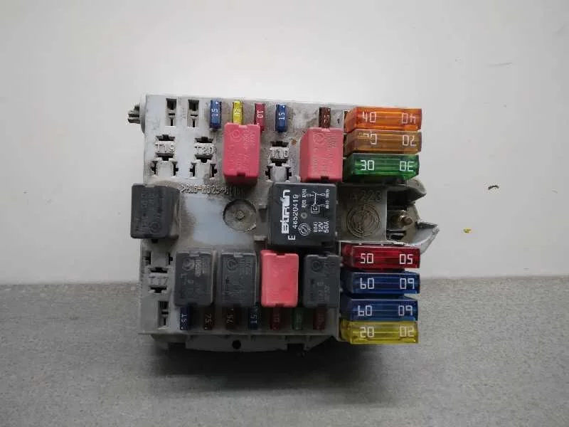 Caja Reles / Fusibles para Fiat Punto Berlina (188)