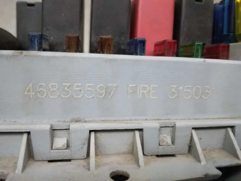 Caja Reles / Fusibles para Fiat Punto Berlina (188)