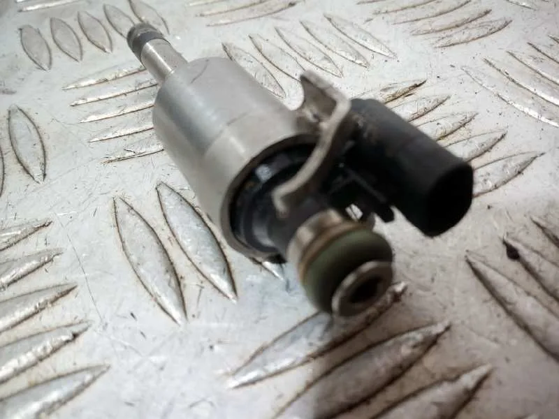 Inyector para Ford Focus Lim. (Cb8)