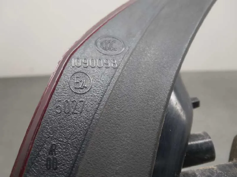 Piloto Trasero Derecho Interior para Opel Astra J Lim.