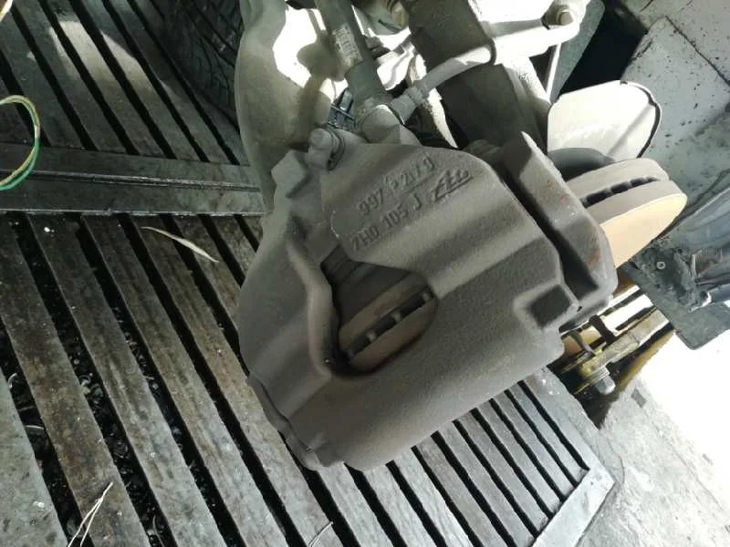 Pinza Freno Delantera Izquierda para Volkswagen T5 Transporter (7E)
