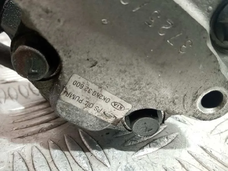Bomba Direccion para Kia Carens