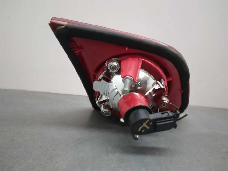 Piloto Trasero Derecho Interior para Volkswagen Passat Berlina (3C2)