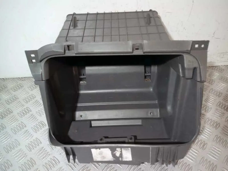Guantera para Nissan Nv 200 (M20)