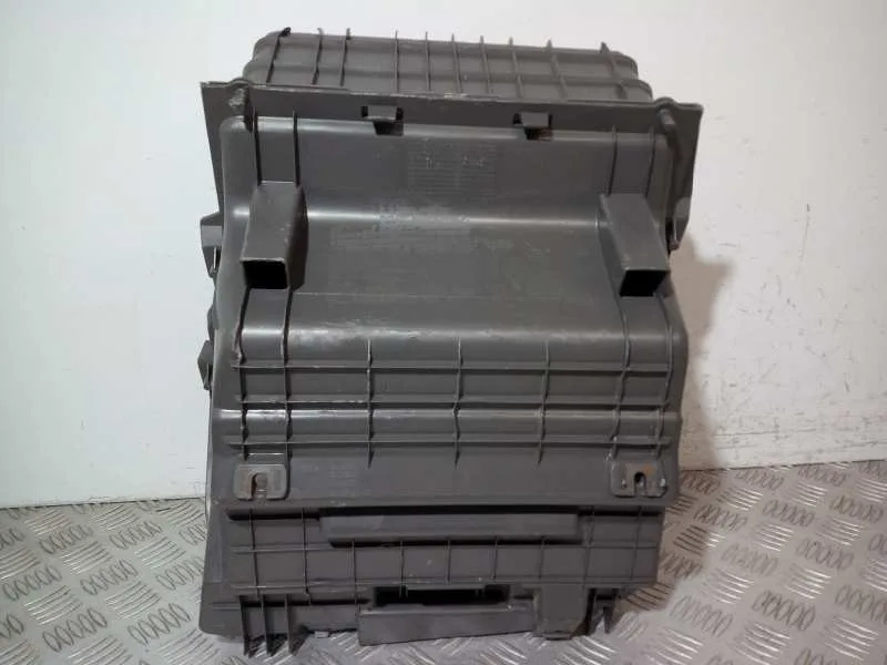 Guantera para Nissan Nv 200 (M20)
