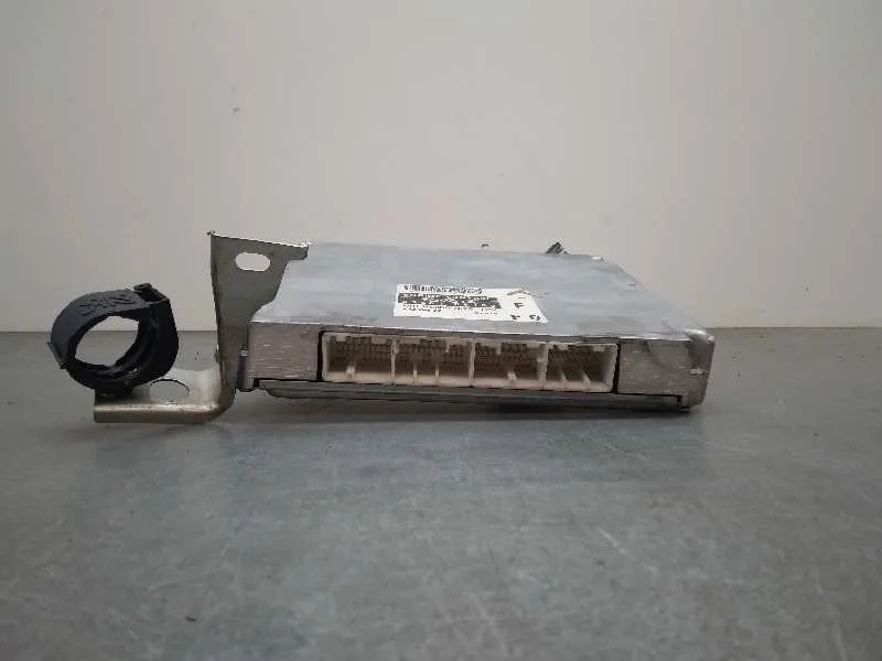 Centralita Motor Uce para Toyota Corolla Verso (R1)
