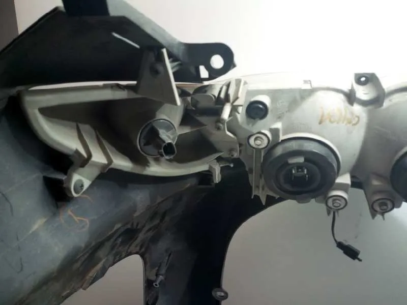 Faro Izquierdo para Suzuki Burgman 200 / 250