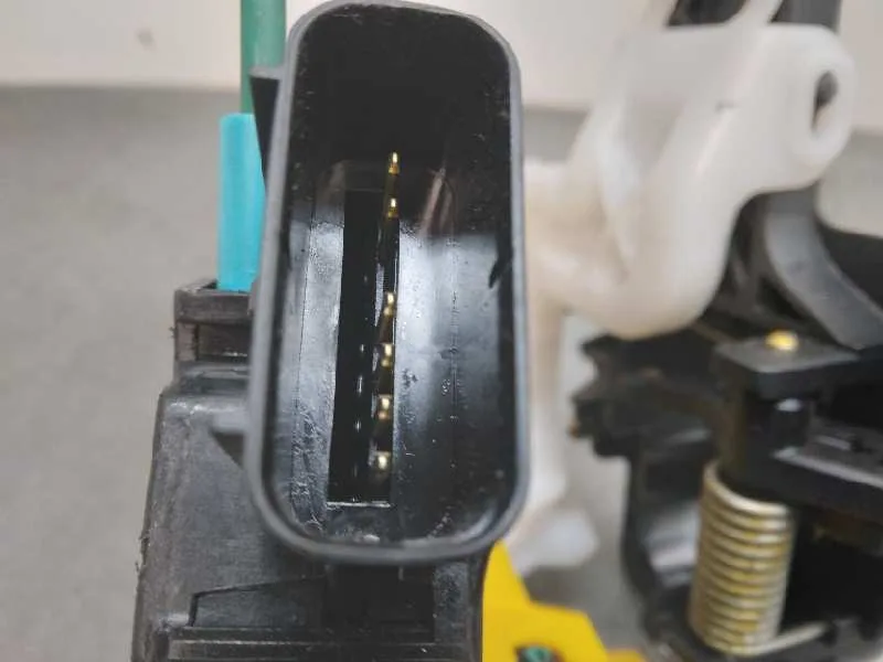 Cerradura Puerta Delantera Izquierda para Kia Pro_Cee'd ( )