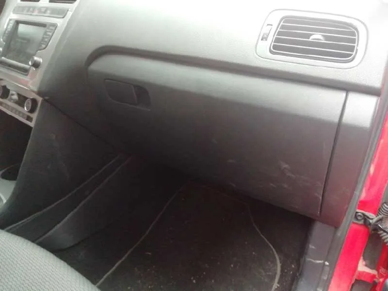 Guantera para Volkswagen Polo (6C1)