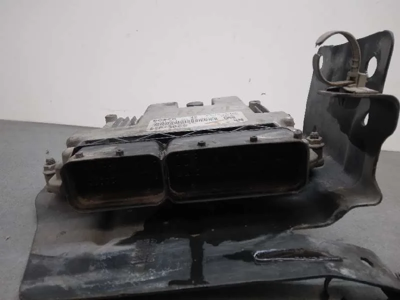 Centralita Motor Uce para Opel Zafira B