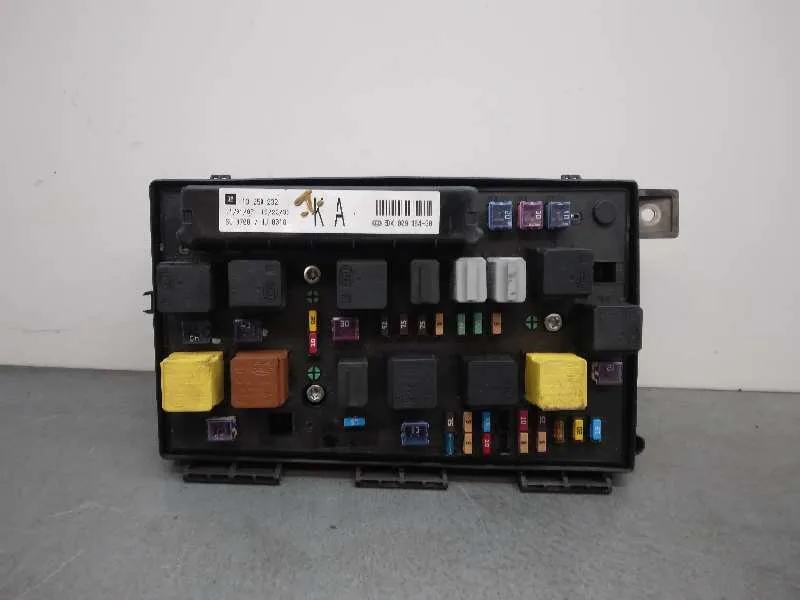 Caja Reles / Fusibles para Opel Zafira B
