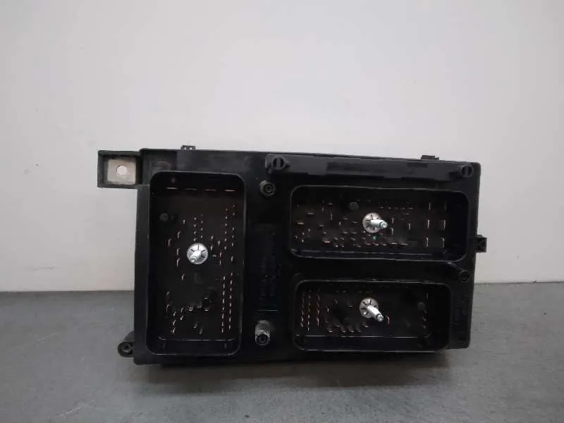 Caja Reles / Fusibles para Opel Zafira B