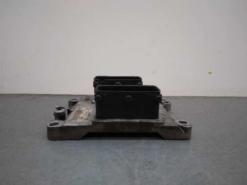 Centralita Motor Uce para Opel Corsa C
