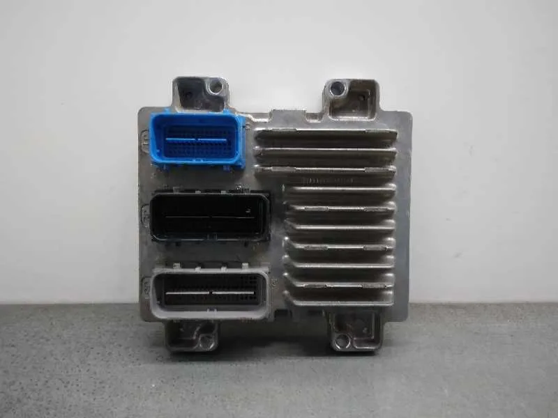 Centralita Motor Uce para Opel Astra J Lim.