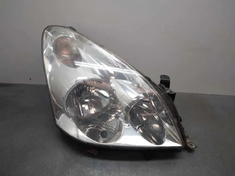 Faro Derecho para Toyota Corolla Verso (R1)