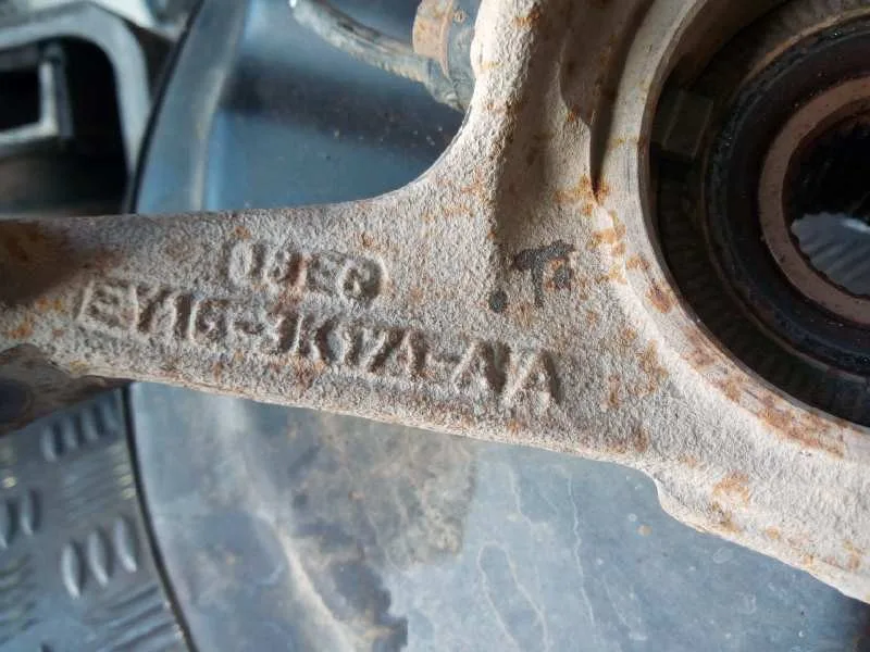 Mangueta Delantera Izquierda para Ford Transit Courier