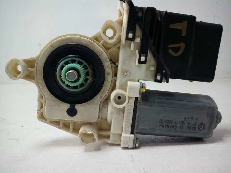 Motor Elevalunas Trasero Derecho para Volkswagen Passat Berlina (3C2)