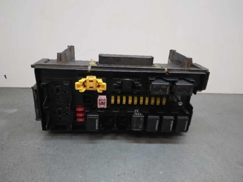 Caja Reles / Fusibles para Jeep Commander