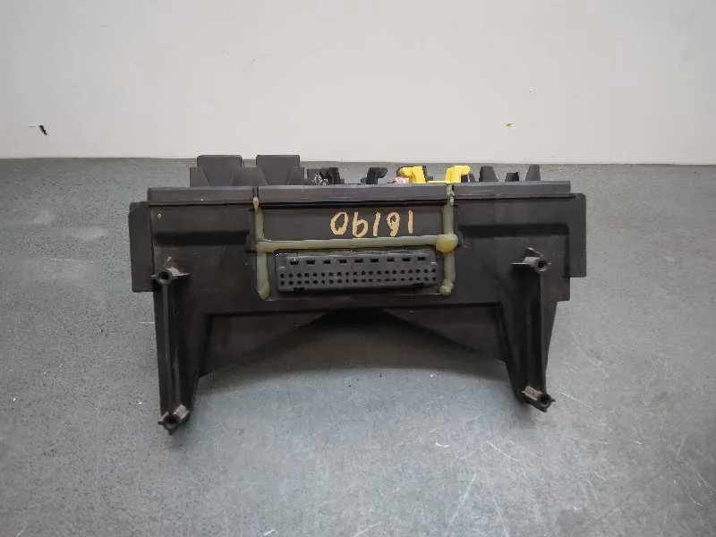 Caja Reles / Fusibles para Jeep Commander