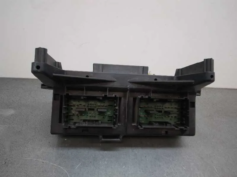 Caja Reles / Fusibles para Jeep Commander
