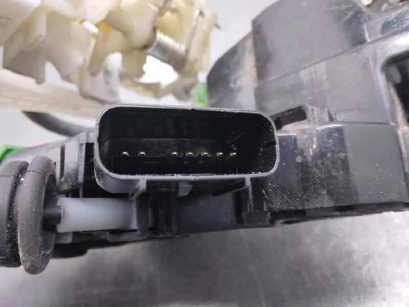Cerradura Puerta Delantera Izquierda para Kia Carens ( )