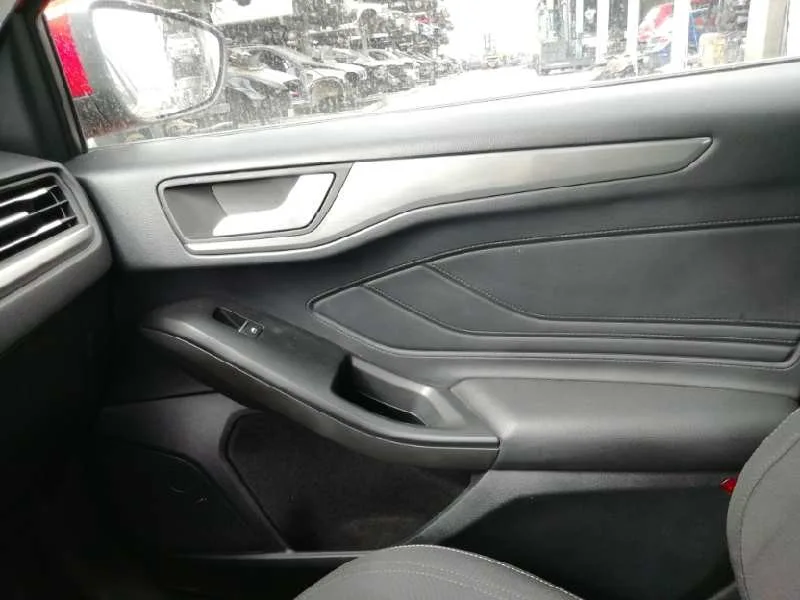 Guarnecido Puerta Delantera Derecha para Ford Focus