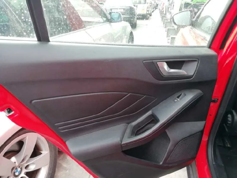 Guarnecido Puerta Trasera Izquierda para Ford Focus
