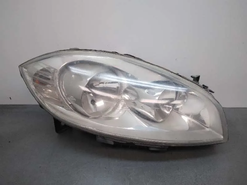 Faro Derecho para Fiat Linea (110)