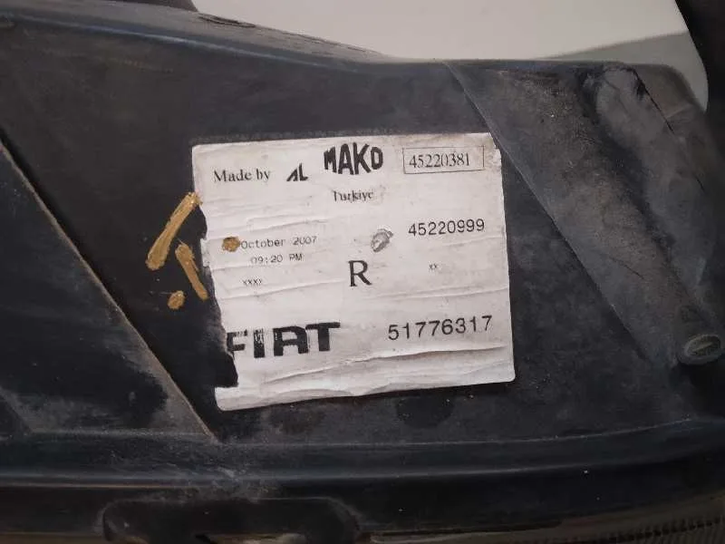 Faro Derecho para Fiat Linea (110)