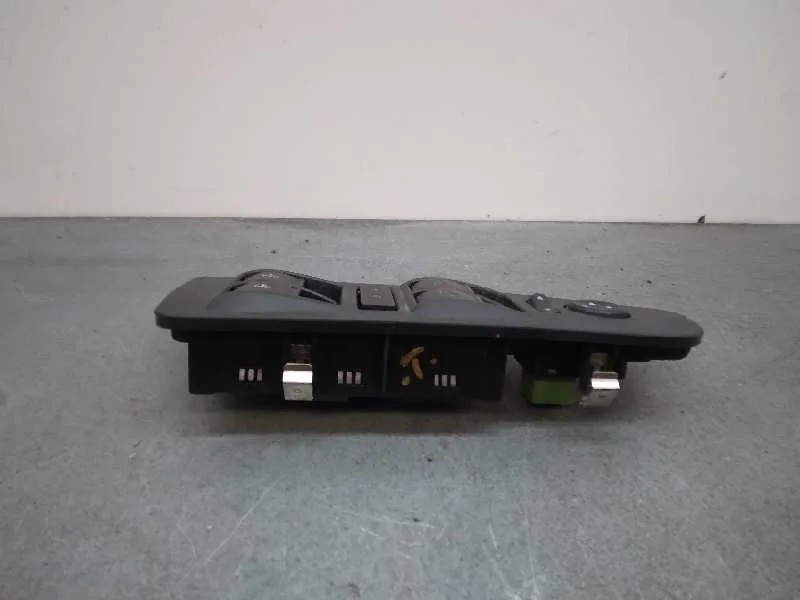 Mando Elevalunas Delantero Izquierdo para Fiat Linea (110)