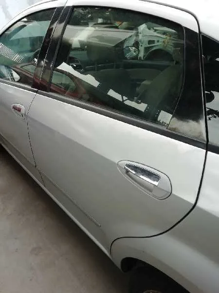 Puerta Trasera Izquierda para Fiat Linea (110)