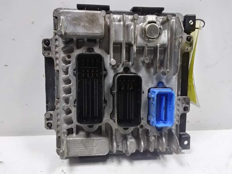 Centralita Motor Uce para Opel Astra J Lim.