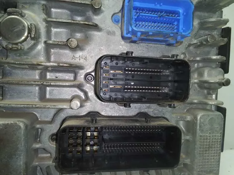Centralita Motor Uce para Opel Astra J Lim.