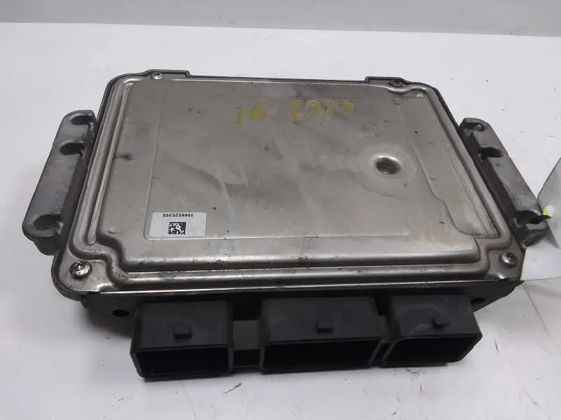 Centralita Motor Uce para Ford Focus Berlina (Cap)