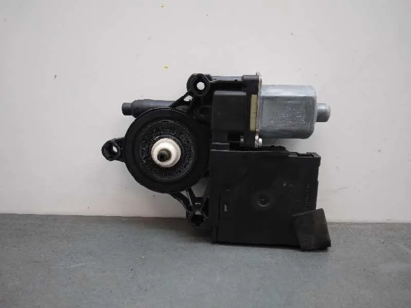 Motor Elevalunas Delantero Derecho para Volkswagen Passat Berlina (3C2)