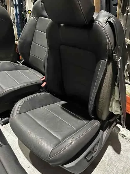 Juego Asientos Completo para Ford Mustang