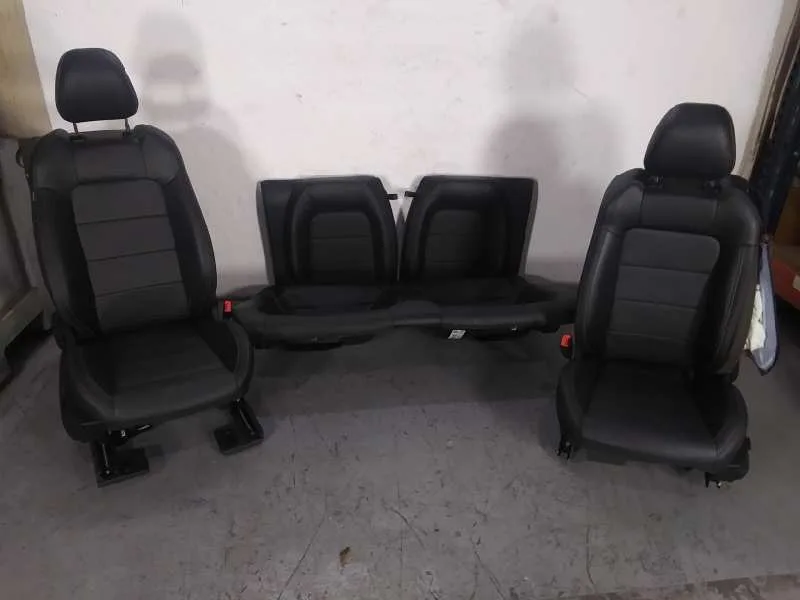 Juego Asientos Completo para Ford Mustang