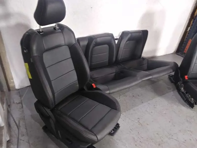 Juego Asientos Completo para Ford Mustang