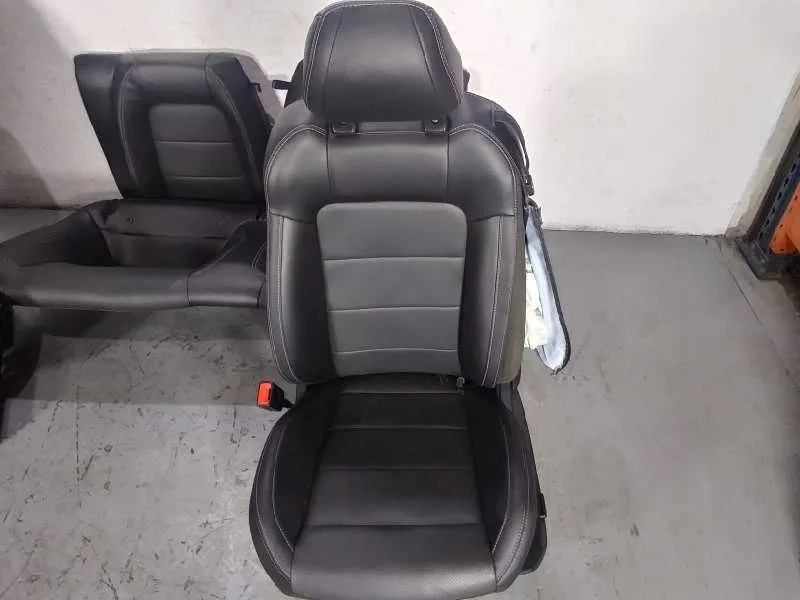Juego Asientos Completo para Ford Mustang