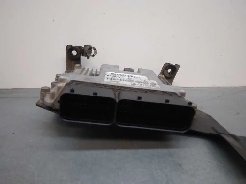 Centralita Motor Uce para Kia Carens (Un)