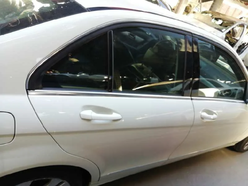 Puerta Trasera Derecha para Mercedes-Benz Clase C (W204) Berlina